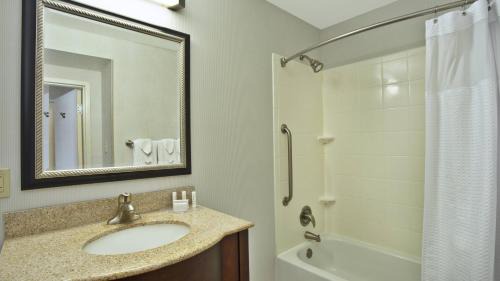 Gulfport Hotel | Relax at Courtyard by Marriott Gulfport Beachfront