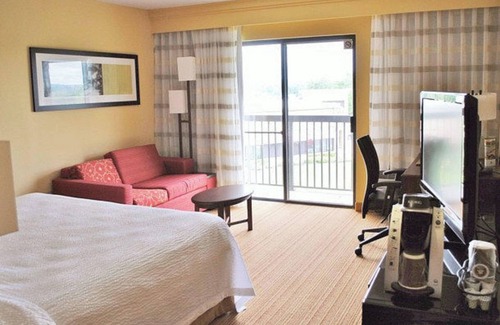 Manchester Hotel | Relax at Courtyard by Marriott Hartford Manchester with Pool