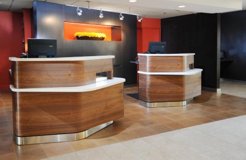 Southeast Houston Hotel | Convenient Courtyard by Marriott Houston Hobby Airport Stay