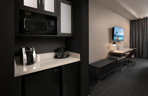 Clear Lake Shores Hotel | Stylish Stay at Courtyard by Marriott Houston Kemah