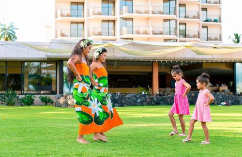 Historic Kailua Village Hotel | Relax at Courtyard by Marriott King Kamehameha's Kona Beach
