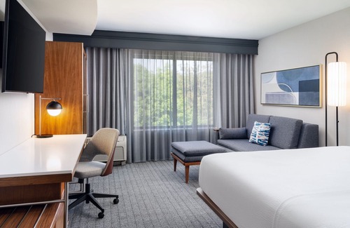 Kingston Hotel | Eco-Friendly Getaway at Courtyard by Marriott Kingston