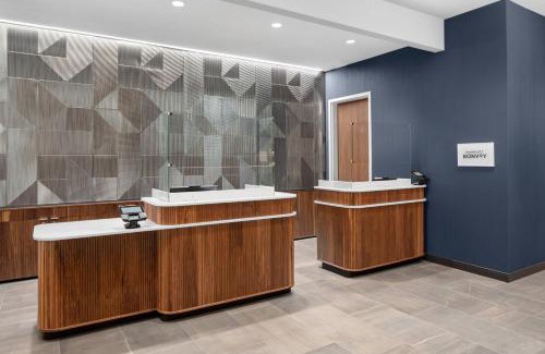Lansing Hotel | Discover Comfort at Courtyard by Marriott Lansing Downtown
