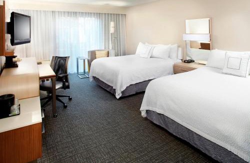 Lansing Hotel | Comfortable Stay at Courtyard by Marriott Lansing with Pool