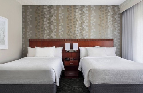 Red Bank - Tinton Falls Hotel | Discover Comfort at Courtyard by Marriott Lincroft Red Bank
