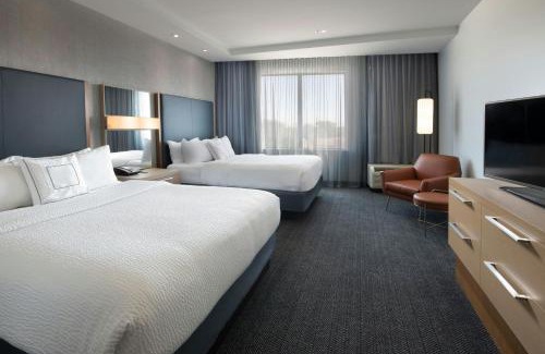 Lubbock Hotel | Discover Courtyard by Marriott Lubbock: Pool & Dining Awaits