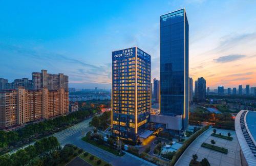 Luolong Hotel | Luxury Stay at Courtyard by Marriott Luoyang - 5 Star Comfort