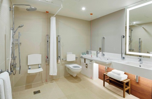 Luton Hotel | Comfortable Stay at Courtyard by Marriott Luton Airport