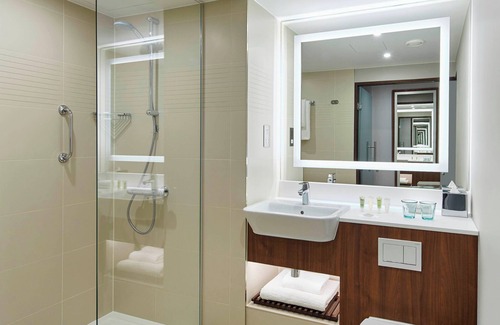 Luton Hotel | Comfortable Stay at Courtyard by Marriott Luton Airport