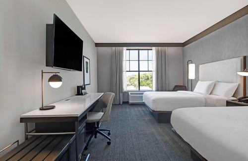 Manhattan Hotel | Discover the Comfort of Courtyard by Marriott Manhattan