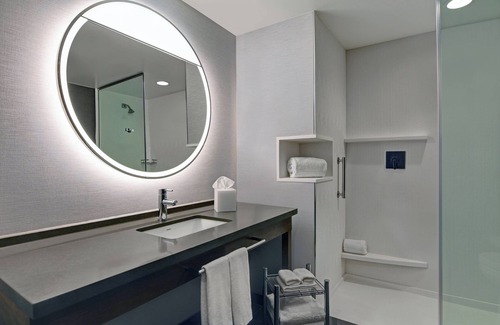 Manhattan Hotel | Discover the Comfort of Courtyard by Marriott Manhattan