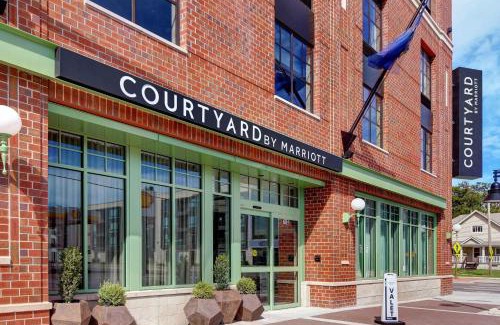 Manhattan Hotel | Pet-Friendly Retreat at Courtyard by Marriott Manhattan