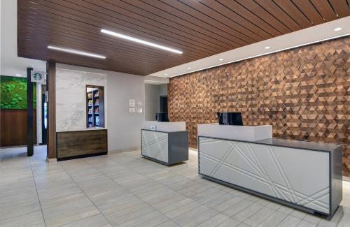 Manhattan Hotel | Pet-Friendly Retreat at Courtyard by Marriott Manhattan