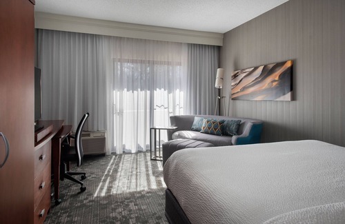 Mahwah Hotel | Inviting Stay at Courtyard by Marriott Mahwah with Spa & Breakfast