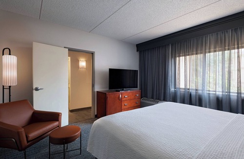 Medical Center District Hotel | Modern Retreat at Courtyard by Marriott Medical Center