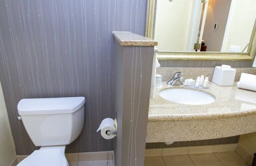 Merced Hotel | Relax at Courtyard by Marriott Merced with Pool & Spa
