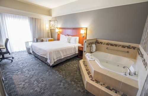 Merced Hotel | Relax at Courtyard by Marriott Merced with Pool & Spa