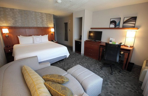 Merced Hotel | Relax at Courtyard by Marriott Merced with Pool & Spa