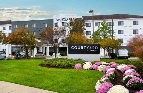 Middletown Hotel | Cozy Courtyard by Marriott Middletown Goshen with Pool