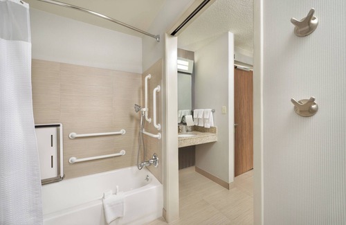 Mishawaka Hotel | Relax at Courtyard by Marriott Mishawaka with Great Amenities