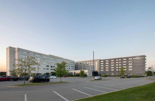 Saint-Laurent Hotel | Comfortable Courtyard by Marriott Montreal Airport Awaits
