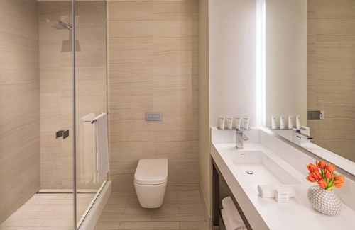 Midtown Hotel | Discover Comfort at Courtyard by Marriott Midtown West