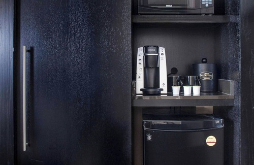 Queens Hotel | Modern Comfort at Courtyard by Marriott New York JFK Airport