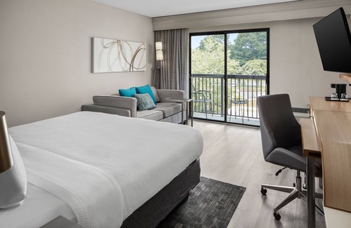 Newport News Hotel | Relaxing Getaway at Courtyard by Marriott Newport News