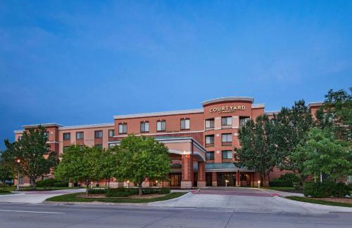 Aksarben - Elmwood Park Hotel | Discover Courtyard by Marriott Omaha with Family-Friendly Amenities