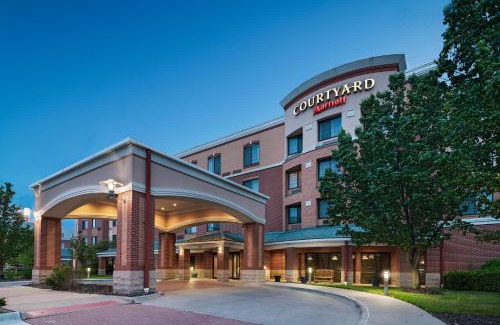 Aksarben - Elmwood Park Hotel | Discover Courtyard by Marriott Omaha with Family-Friendly Amenities