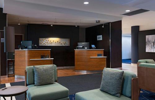 Aksarben - Elmwood Park Hotel | Discover Courtyard by Marriott Omaha with Family-Friendly Amenities