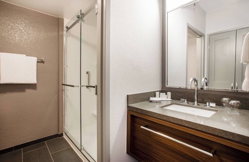 Fairvilla Hotel | Welcoming Stay at Courtyard by Marriott Orlando Altamonte