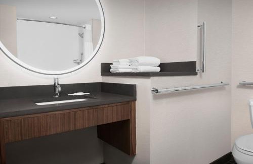 Paso Robles Hotel | Inviting Courtyard by Marriott Paso Robles with Ocean Views