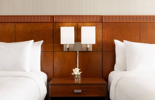 Woodbridge Hotel | Comfortable Stay at Courtyard by Marriott Potomac Mills