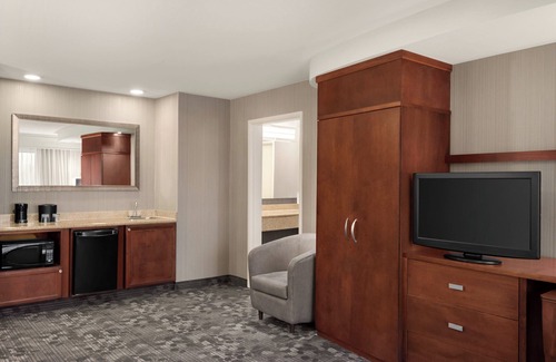 Woodbridge Hotel | Comfortable Stay at Courtyard by Marriott Potomac Mills
