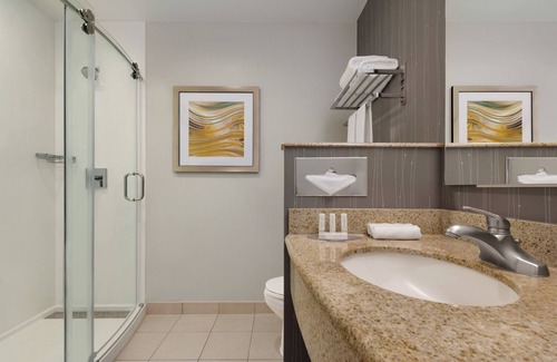 Woodbridge Hotel | Comfortable Stay at Courtyard by Marriott Potomac Mills