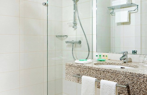 Arcueil Hotel | Inviting Courtyard by Marriott Paris Arcueil with Spa & Dining