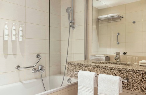 Arcueil Hotel | Inviting Courtyard by Marriott Paris Arcueil with Spa & Dining