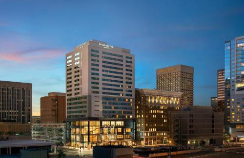 Downtown Phoenix Hotel | Elegant Courtyard by Marriott Phoenix Downtown with Pool Access