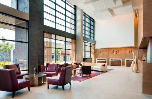 Downtown Phoenix Hotel | Elegant Courtyard by Marriott Phoenix Downtown with Pool Access
