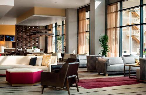 Downtown Phoenix Hotel | Elegant Courtyard by Marriott Phoenix Downtown with Pool Access