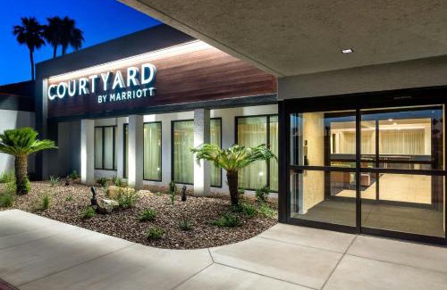 North Mountain Hotel | Discover Courtyard by Marriott Phoenix North with Pool & Views