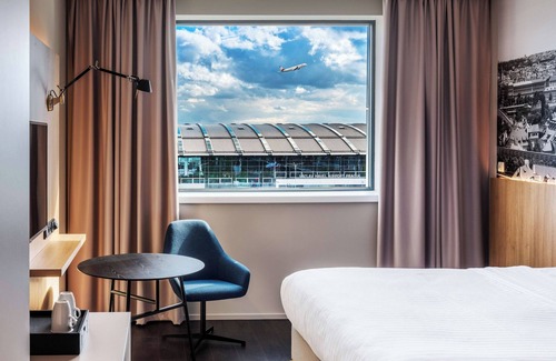 Prague 6 Hotel | Convenient Courtyard by Marriott Prague Airport Awaits You