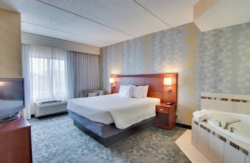 Kutzky Park Hotel | Premier Stay at Courtyard by Marriott Rochester Mayo Clinic