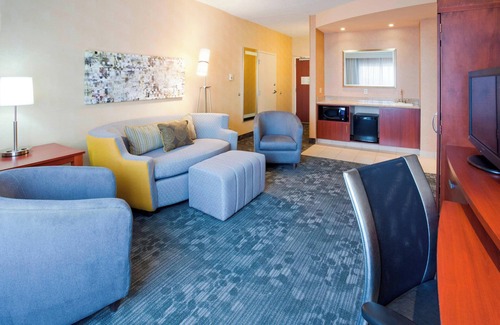 Kutzky Park Hotel | Premier Stay at Courtyard by Marriott Rochester Mayo Clinic