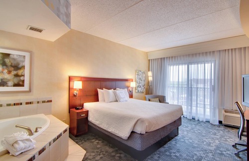 Kutzky Park Hotel | Premier Stay at Courtyard by Marriott Rochester Mayo Clinic