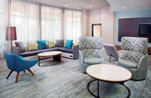 Roanoke Hotel | Stay at Courtyard by Marriott Roanoke Airport with Pool