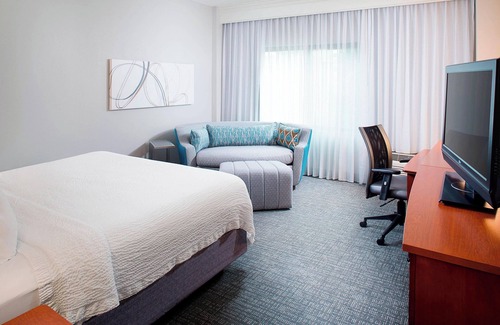 Roanoke Hotel | Stay at Courtyard by Marriott Roanoke Airport with Pool