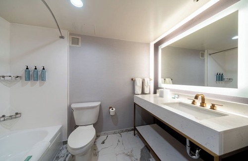 Little Italy Hotel | Inviting DoubleTree by Hilton San Diego Downtown Experience
