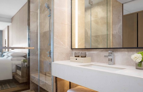 Lougang Hotel | Discover Comfort at Courtyard by Marriott Shenzhen Bao'an